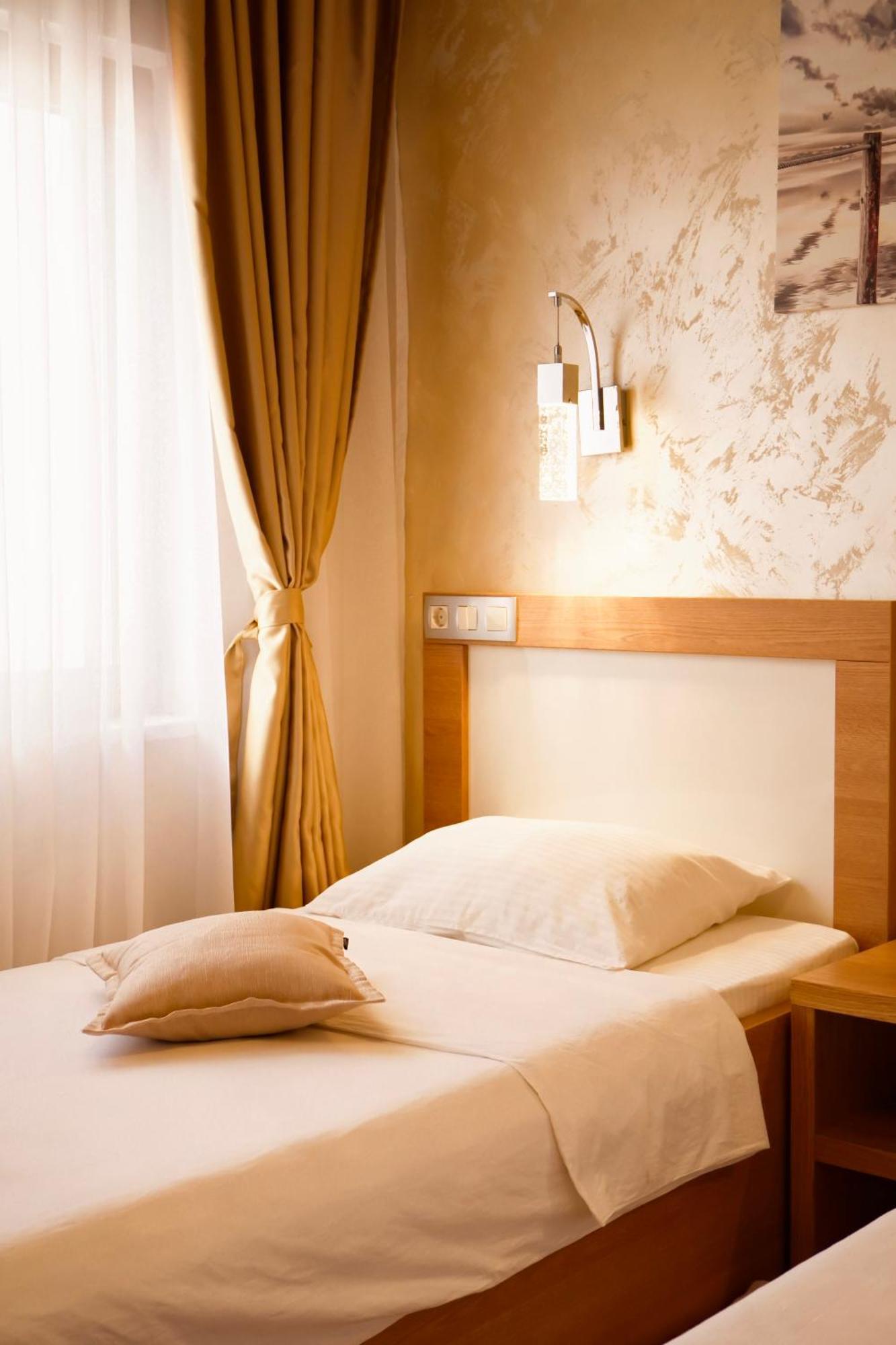 Hotel Bela Roza Биела Экстерьер фото