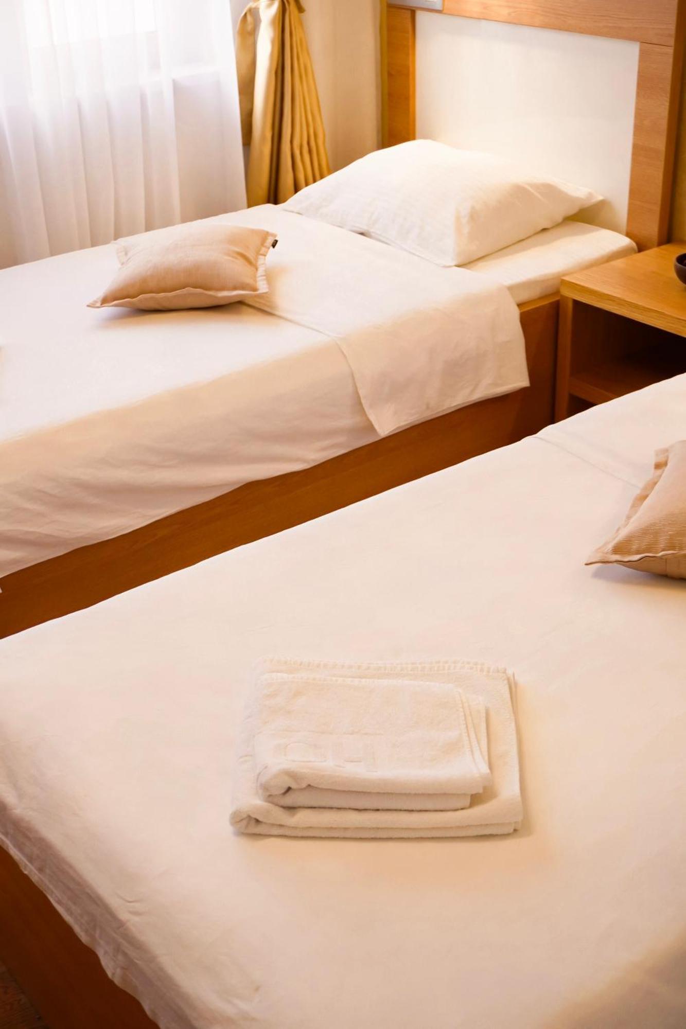 Hotel Bela Roza Биела Экстерьер фото
