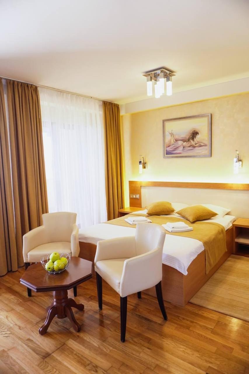 Hotel Bela Roza Биела Экстерьер фото